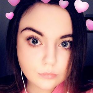 Meet your Posher, Chloe